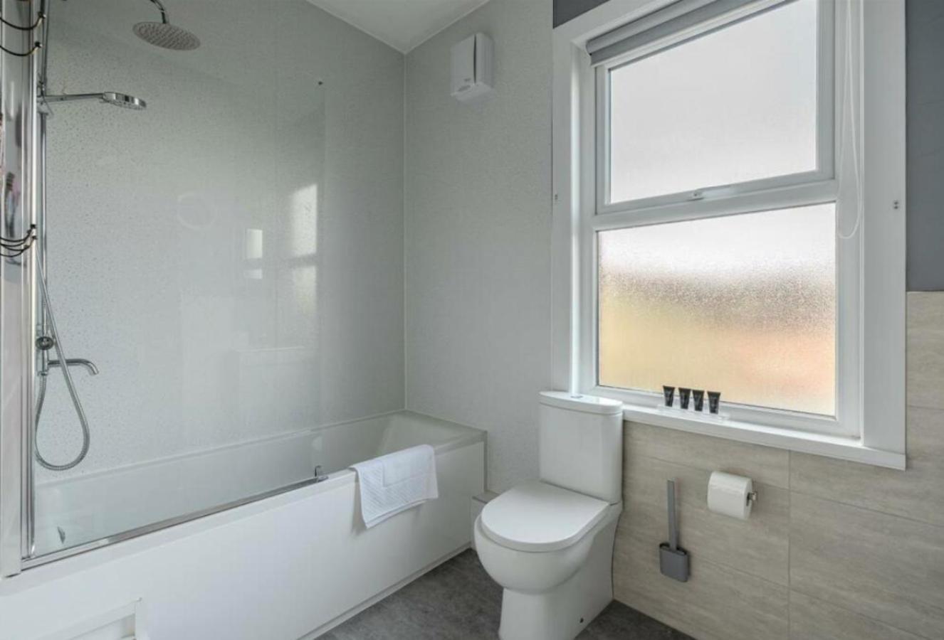 Entire 2-Bedroom House With Garden York Ngoại thất bức ảnh
